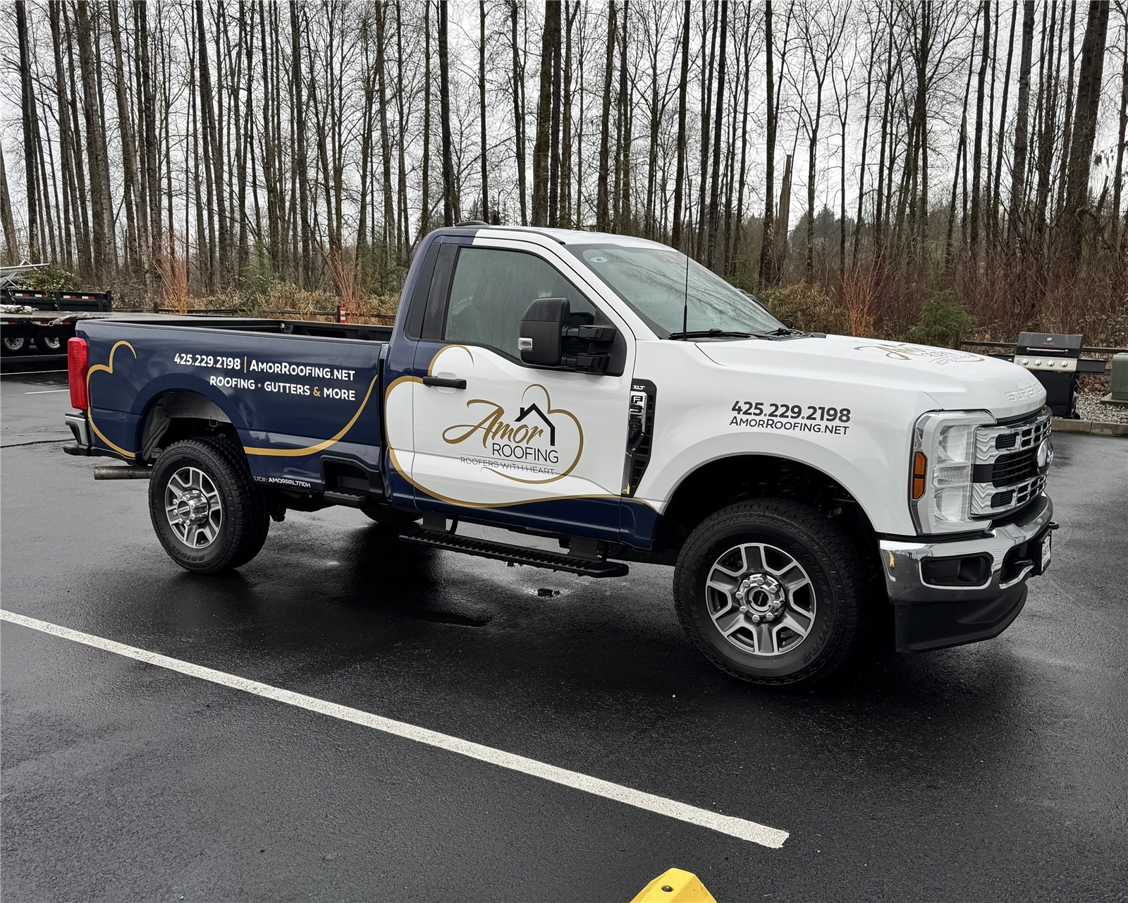 Amor Roofing Truck