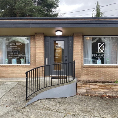 Storefront-Photo-Dec-10-2021-10-48-59